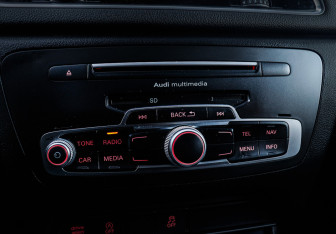 Подержанный автомобиль Audi Q3 2016 года (14 фото)