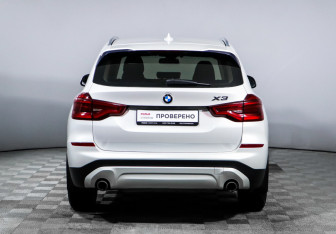 Подержанный автомобиль BMW X3 2017 года (6 фото)