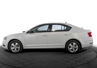 Подержанный автомобиль Skoda Octavia Liftback 2019 года (8 фото)