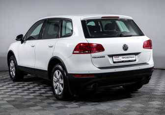 Подержанный автомобиль Volkswagen Touareg 2013 года (7 фото)