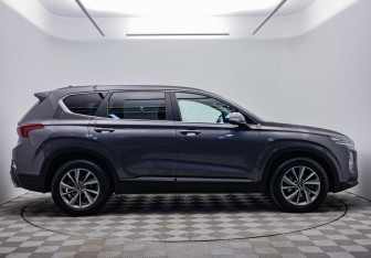 Подержанный автомобиль Hyundai Santa Fe 2018 года (6 фото)