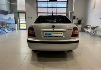 Подержанный автомобиль Skoda Octavia Liftback 2007 года (5 фото)