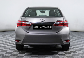 Подержанный автомобиль Toyota Corolla Sedan 2013 года (4 фото)