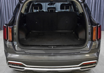 Подержанный автомобиль Kia Sorento 2022 года (10 фото)