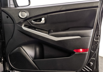 Подержанный автомобиль SsangYong Actyon 2013 года (25 фото)