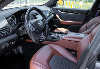 Подержанный автомобиль Maserati Levante 2016 года (14 фото)