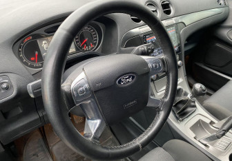 Подержанный автомобиль Ford S-MAX 2006 года (11 фото)