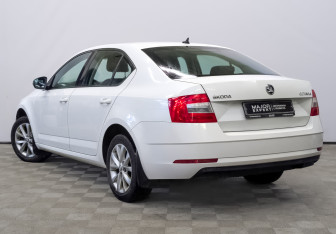 Подержанный автомобиль Skoda Octavia Liftback 2018 года (7 фото)