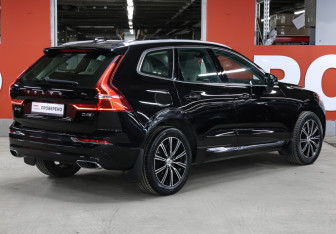 Подержанный автомобиль Volvo XC60 2019 года (5 фото)