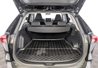 Подержанный автомобиль Toyota RAV4 2020 года (10 фото)