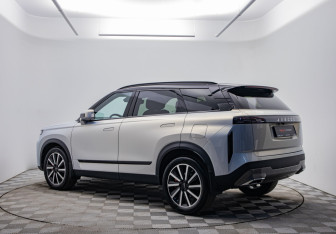 Подержанный автомобиль Jaecoo J7 2023 года (7 фото)