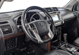 Подержанный автомобиль Toyota Land Cruiser Prado 2014 года (15 фото)