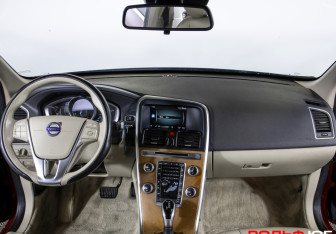 Подержанный автомобиль Volvo XC60 2017 года (11 фото)