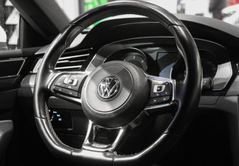 Подержанный автомобиль Volkswagen Arteon 2018 года (11 фото)