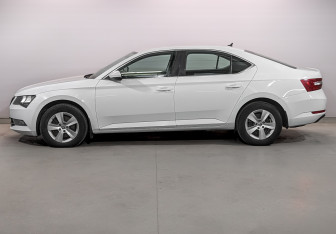 Подержанный автомобиль Skoda Superb Liftback 2017 года (8 фото)