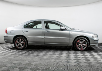 Подержанный автомобиль Volvo S60 2007 года (4 фото)