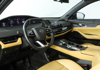 Подержанный автомобиль Changan UNI-K 2024 года (13 фото)