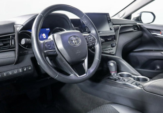 Подержанный автомобиль Toyota Camry Sedan 2021 года (11 фото)