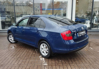 Подержанный автомобиль Skoda Rapid Liftback 2014 года (6 фото)