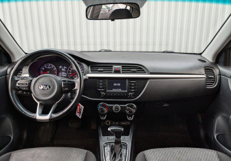 Подержанный автомобиль Kia Rio Hatchback 2020 года (13 фото)
