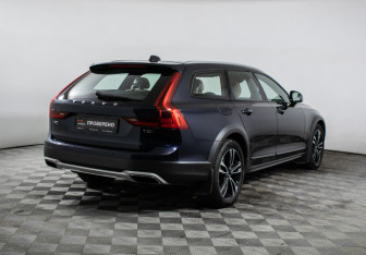 Подержанный автомобиль Volvo V90 Cross Country 2017 года (5 фото)