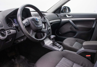 Подержанный автомобиль Skoda Octavia Wagon 2012 года (9 фото)