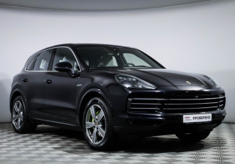 Подержанный автомобиль Porsche Cayenne 2019 года (3 фото)