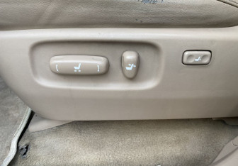 Подержанный автомобиль Toyota Land Cruiser Suv 2013 года (19 фото)