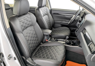 Подержанный автомобиль Mitsubishi Outlander 2022 года (23 фото)