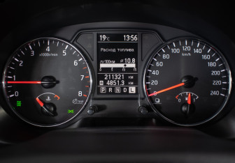 Подержанный автомобиль Nissan X-Trail 2013 года (13 фото)