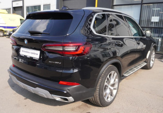 Подержанный автомобиль BMW X5 2020 года (5 фото)