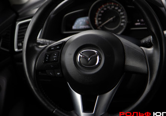 Подержанный автомобиль Mazda 3 Hatchback 2015 года (12 фото)