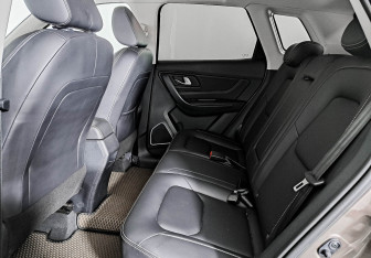 Подержанный автомобиль FAW Besturn X40 2020 года (12 фото)