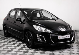 Подержанный автомобиль Peugeot 308 Hatchback 2012 года (3 фото)