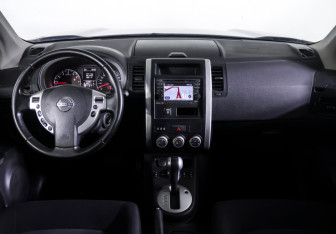 Подержанный автомобиль Nissan X-Trail 2014 года (11 фото)
