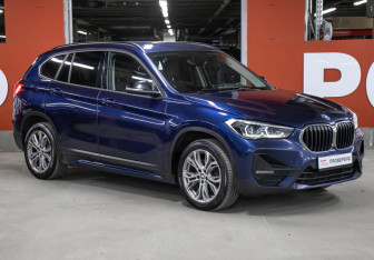 Подержанный автомобиль BMW X1 2020 года (3 фото)