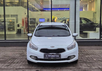 Подержанный автомобиль Kia Ceed Hatchback 2014 года (2 фото)