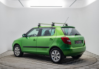 Подержанный автомобиль Skoda Fabia Hatchback 2010 года (7 фото)