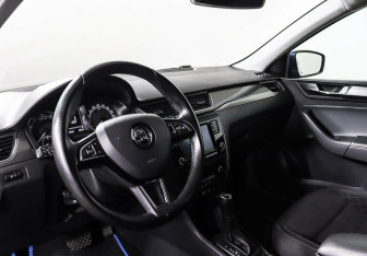 Подержанный автомобиль Skoda Rapid Liftback 2017 года (10 фото)