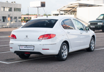 Подержанный автомобиль Peugeot 408 2014 года (5 фото)