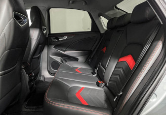 Подержанный автомобиль Kaiyi E5 2023 года (10 фото)