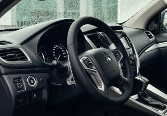 Подержанный автомобиль Mitsubishi Pajero Sport 2018 года (13 фото)