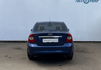 Подержанный автомобиль Ford Focus Sedan 2008 года (6 фото)