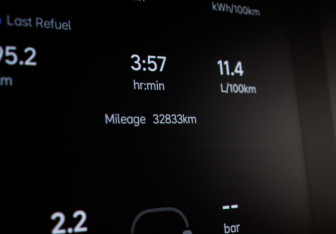 Подержанный автомобиль LiXiang L9 2023 года (11 фото)