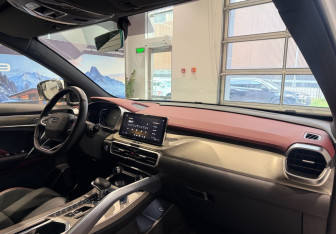 Подержанный автомобиль Geely Coolray 2023 года (10 фото)