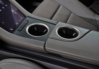 Подержанный автомобиль Porsche Taycan 2021 года (19 фото)