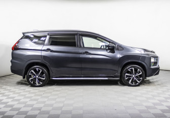 Подержанный автомобиль Mitsubishi Xpander 2023 года (4 фото)