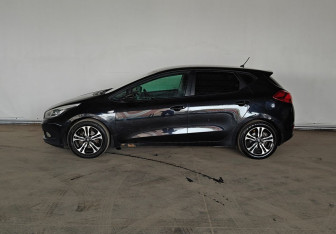 Подержанный автомобиль Kia Ceed Hatchback 2012 года (8 фото)