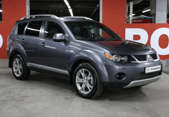 Подержанный автомобиль Mitsubishi Outlander 2008 года (3 фото)
