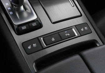 Подержанный автомобиль Genesis G80 2019 года (17 фото)